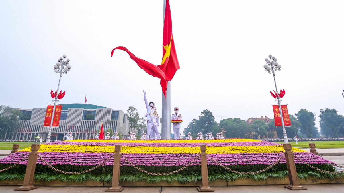 Ba Dinh Square hosts flag raising ceremony to mark National Day